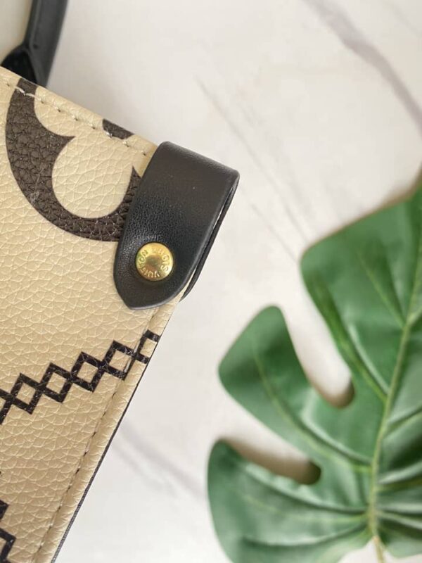 LOUIS VUITTON ONTHEGO MM 35CM WHITE M46016 - Image 3
