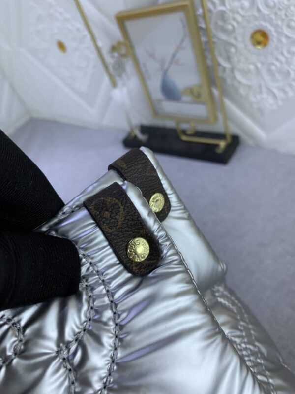 LOUIS VUITTON ONTHEGO GM SILVER M21053 - Image 2