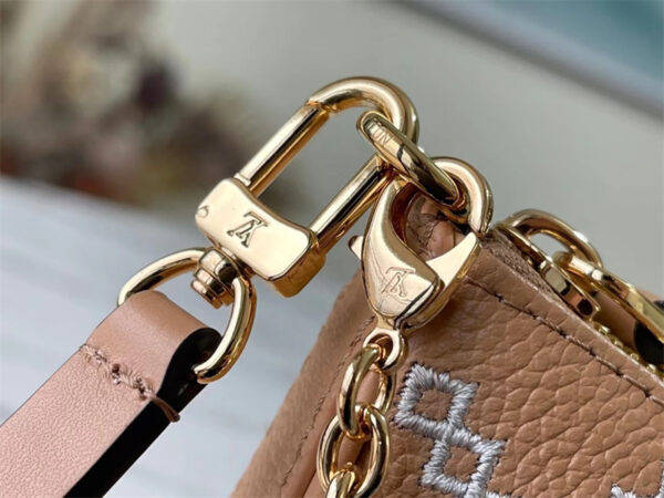 LOUIS VUITTON EASY POUCH ON STRAP 19CM BEIGE M81137 - Image 4