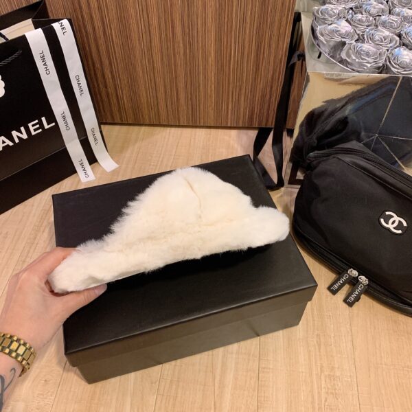 CHANEL SLIPPERS CROSS STRAP WHITE - Image 3