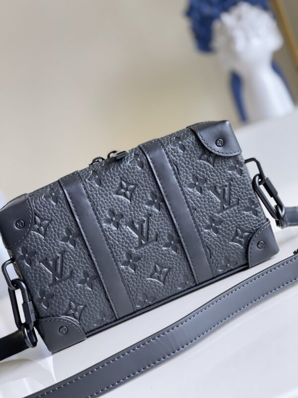 LOUIS VUITTON GUSSETED CARD HOLDER BLACK M80878 - Image 7