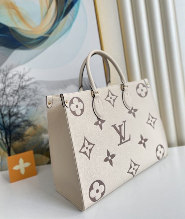 LOUIS VUITTON ONTHEGO MM 35CM WHITE M45490 - Image 9