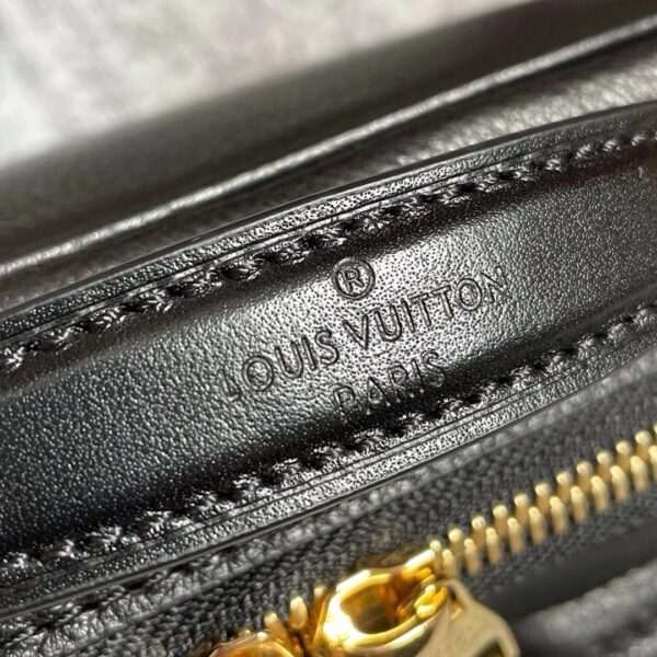 LOUIS VUITTON UTILITY CROSSBODY 18CM BLACK M80450 - Image 4