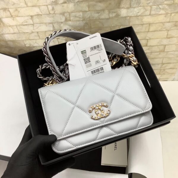CHANEL CROSSBODY BAG GRAY AP1450 - Image 2