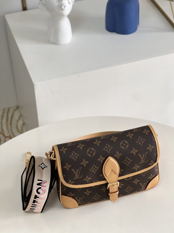 LOUIS VUITTON DIANE BLACK M45985 - Image 8