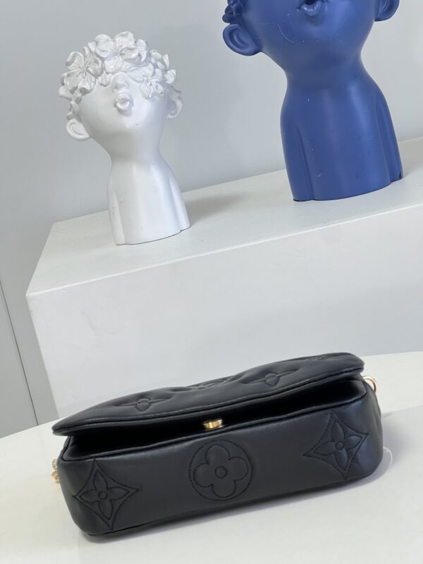 LOUIS VUITTON WALLET ON STRAP BUBBLEGRAM BLACK M81398 - Image 3