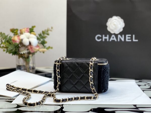 CHANEL CROCHET VANITY CASE BLACK 16CM - Image 6