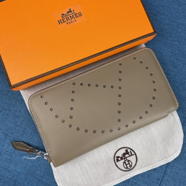 HERMES EVELYN CHEVRE LEATHER  ZIP LONG WALLET 19CM - Image 2