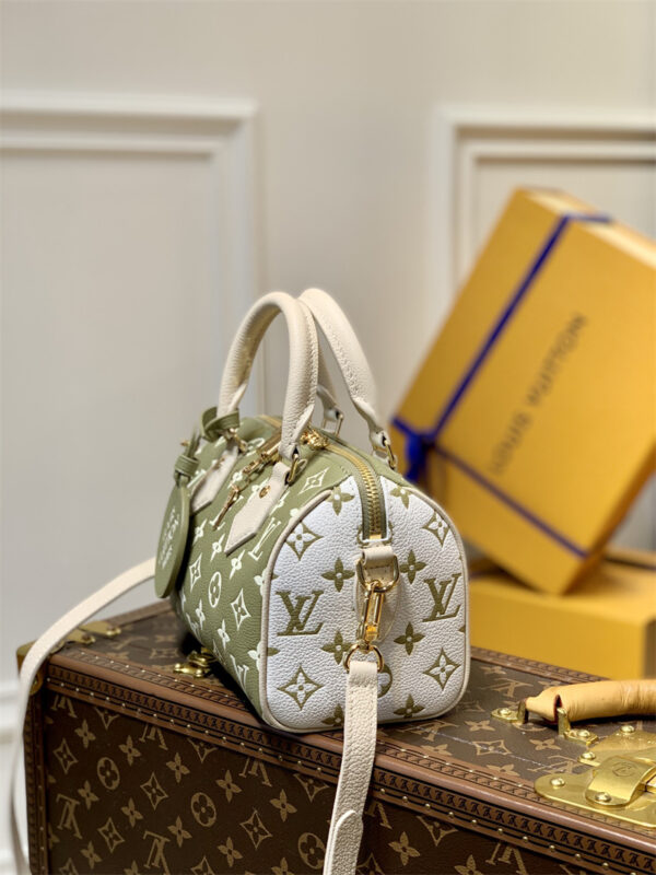 LOUIS VUITTON SPEEDY BANDOULIÈRE 20 GREEN M46118 - Image 5