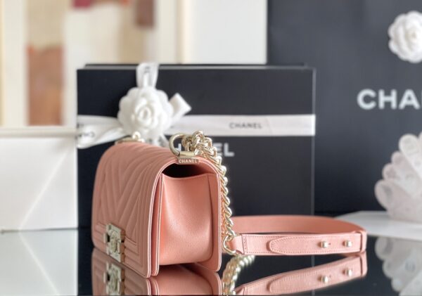 CHANEL BOY CHEVRON QUILTED BAG 25CM LIGHT PINK - Image 4