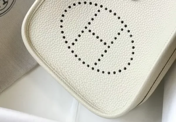 HERMES EVELYNE 16 AMAZONE WHITE BAG 16CM H069426CKAV - Image 7