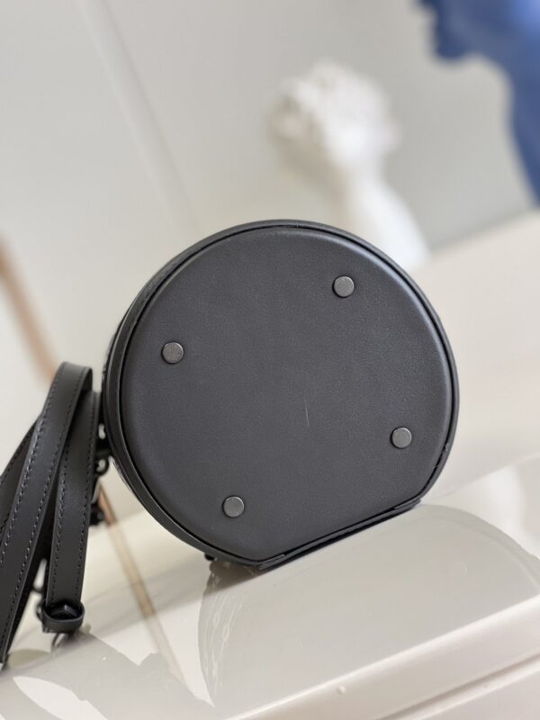 LOUIS VUITTON CANNES 17CM BLACK M20363 - Image 6