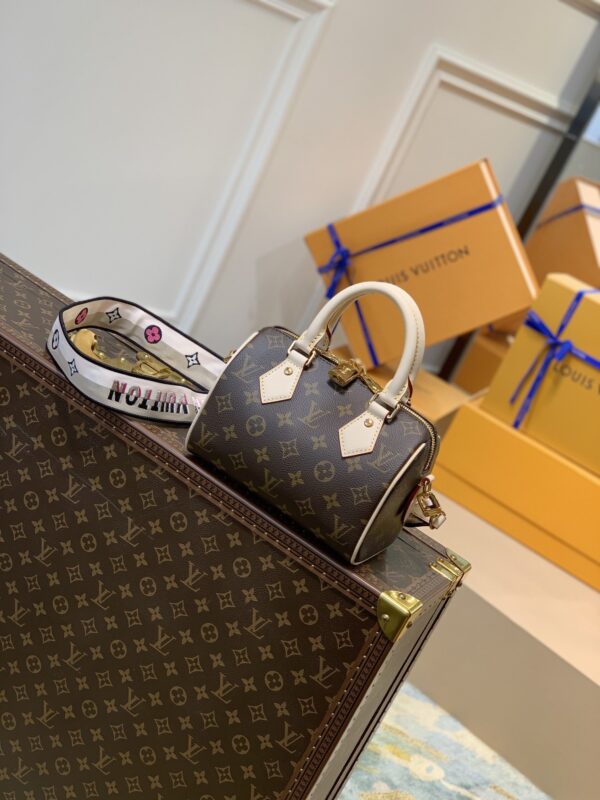LOUIS VUITTON SPEEDY BANDOULIÈRE  20 BLACK M45957 - Image 2