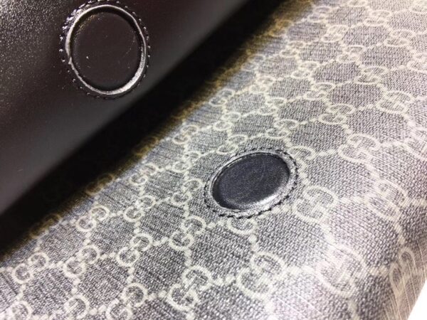 GUCCI GG SUPREME MESSENGER BAG BLACK 33CM - Image 2