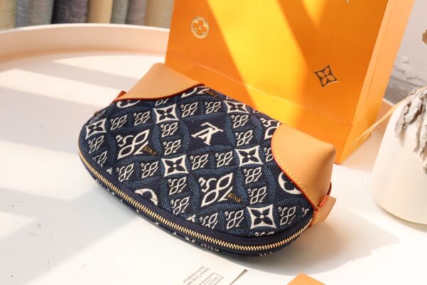 LOUIS VUITTON POCHETTE COSMETIQUE WALLET M80307 - Image 9