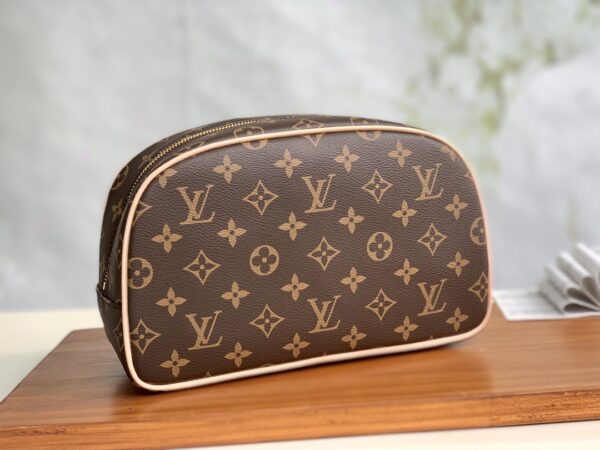 LOUIS VUITTON TOILETRY BAG 25 M47527 - Image 2