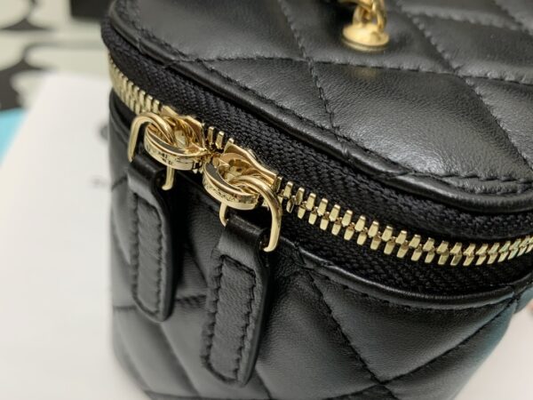 CHANEL RECTANGULAR VANITY WITH CHAIN BLACK 17CM - Image 4