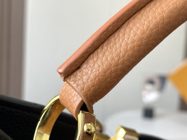 LOUIS VUITTON CAPUCINES MM 31CM M59466 - Image 4