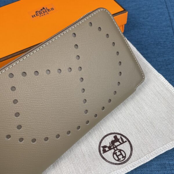 HERMES EVELYN CHEVRE LEATHER  ZIP LONG WALLET 19CM - Image 4