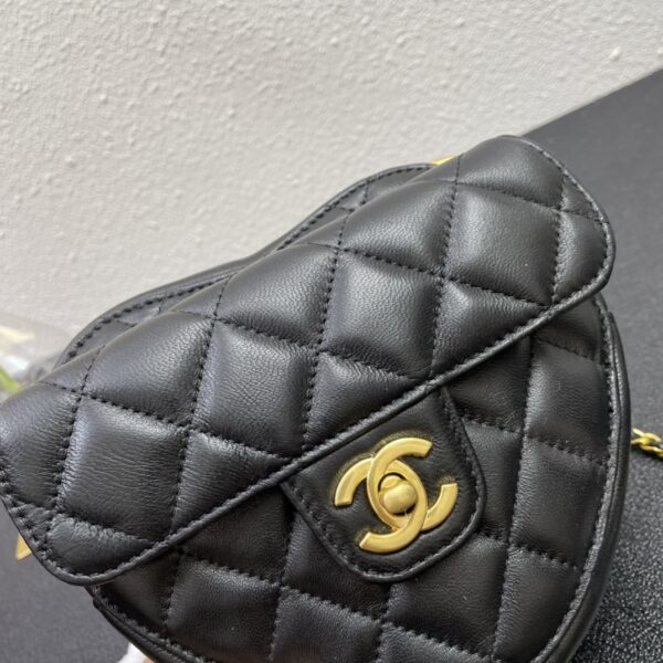 CHANEL HEART CLUTCH WITH CHAIN BLACK AP2784 - Image 8