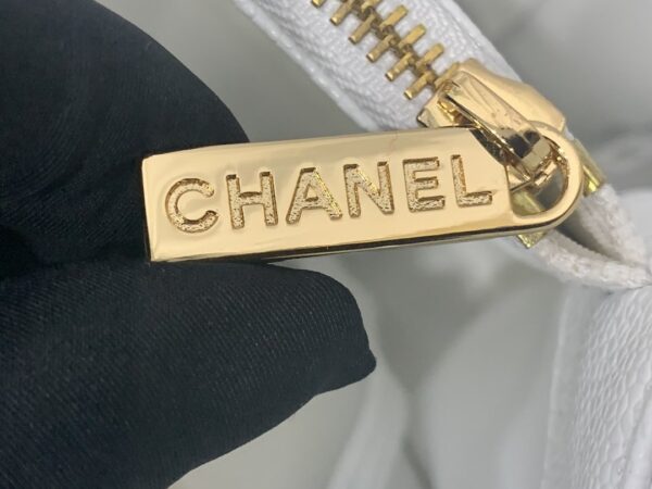 CHANEL BOLSA GRAND TOTE GOLD HARDWARE WHITE 33CM - Image 7