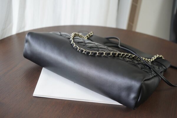 CHANEL VINTAGE QUILTED CHAIN HANDLE BAG BLACK 39CM - Image 7