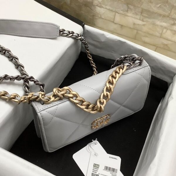 CHANEL CROSSBODY BAG GRAY AP1450 - Image 3