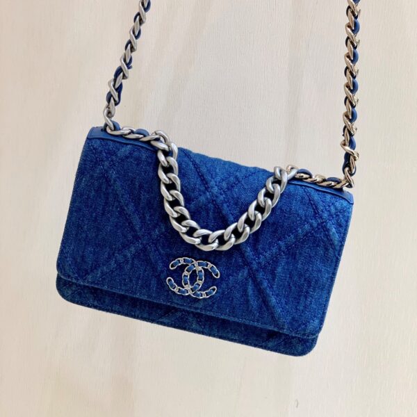 CHANEL CROSSBODY BAG BLUE AP1450 - Image 8