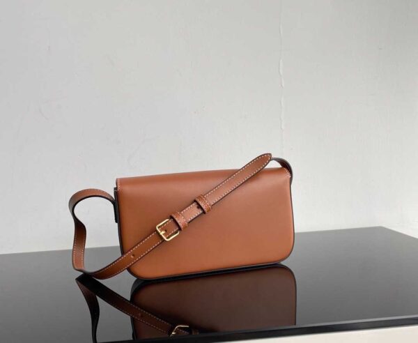 CELINE TRIOMPHE SHOULDER BAG IN SHINY BROWN 194143BFN04LU - Image 6
