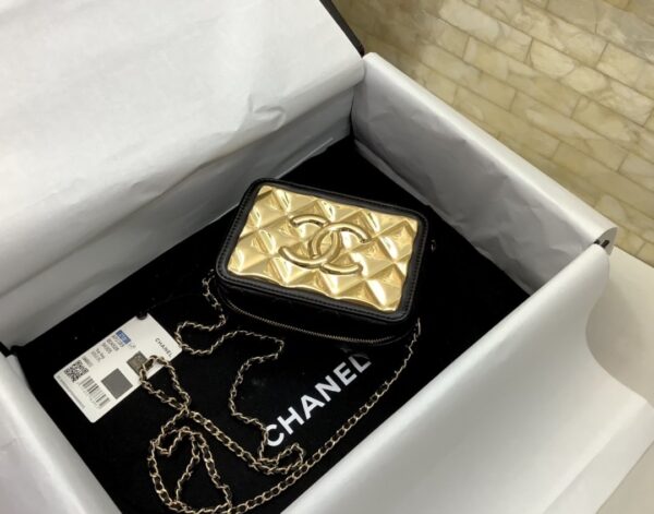 CHANEL MINI VANITY WITH GOLD PLATE 15CM - Image 2