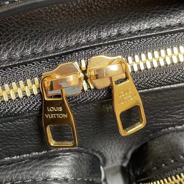 LOUIS VUITTON UTILITY CROSSBODY 18CM BLACK M80450 - Image 5