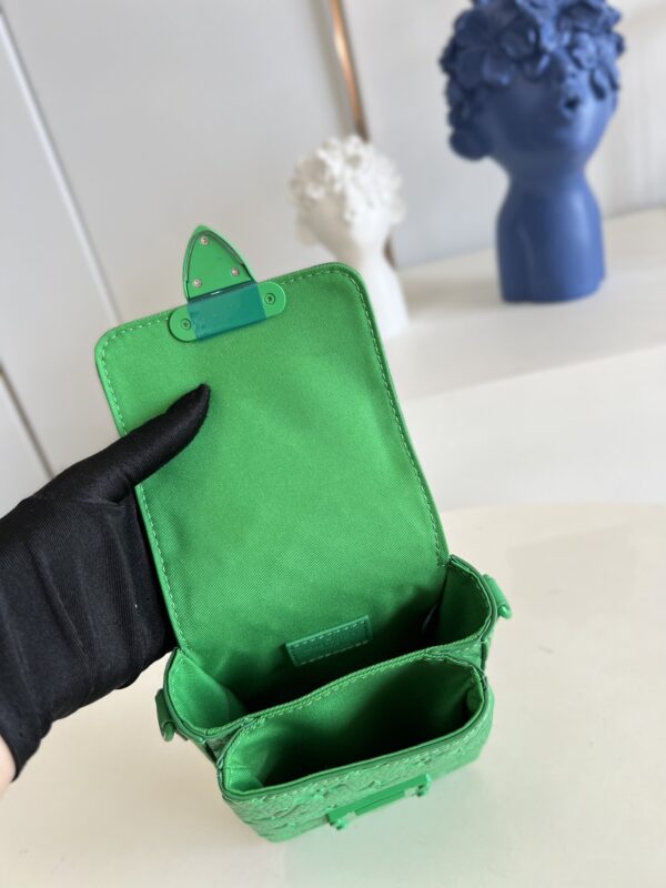 LOUIS VUITTON S-LOCK VERTICAL WEARABLE WALLET M81525 - Image 6