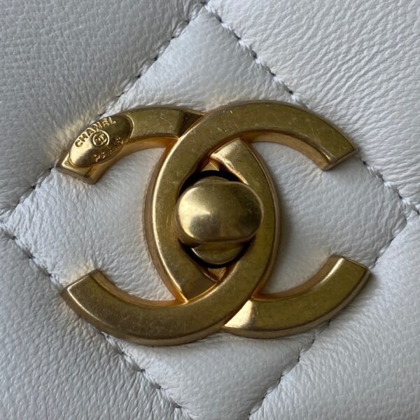 CHANEL SHOULDER BAG WHITE AS2734 - Image 6