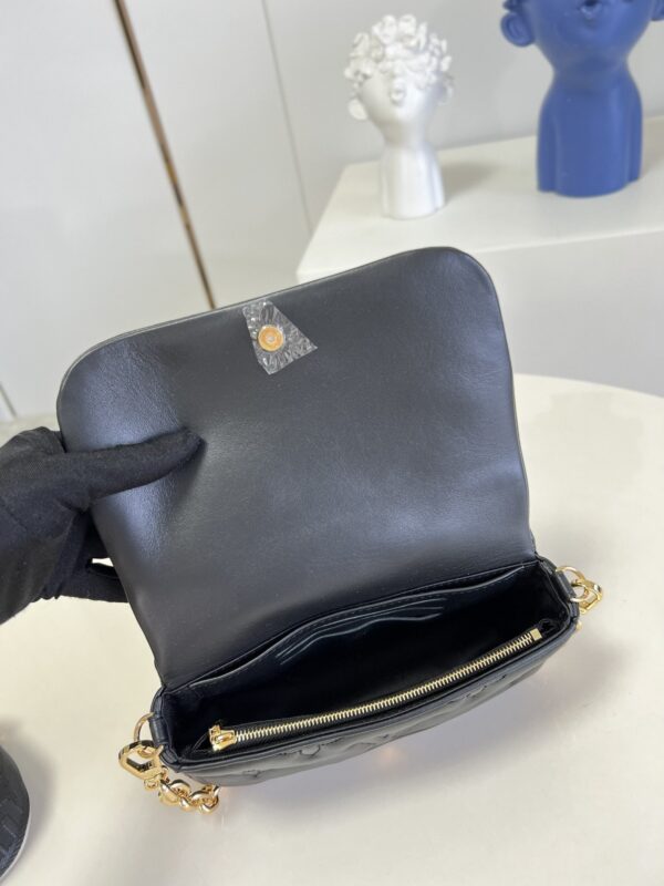 LOUIS VUITTON WALLET ON STRAP BUBBLEGRAM BLACK M81398 - Image 8