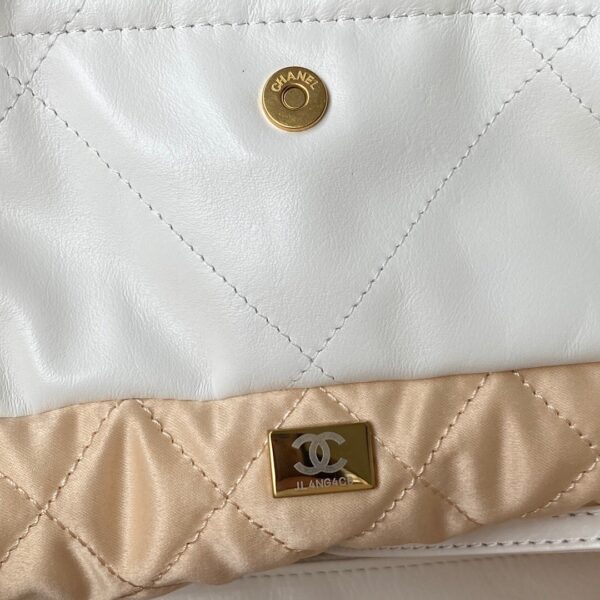 CHANEL 22 HANDBAG WHITE 42CM AS3261 - Image 6