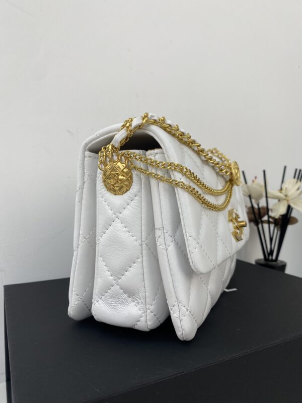 CHANEL QUILTED MINI CC FLAP WHITE - Image 4