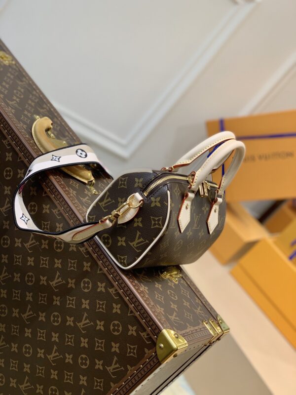 LOUIS VUITTON SPEEDY BANDOULIÈRE  20 BLACK M45957 - Image 4