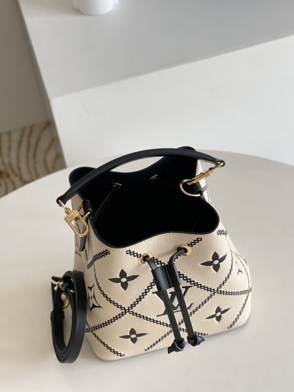 LOUIS VUITTON NÉONOÉ MM 26CM CREAM M46023 - Image 5