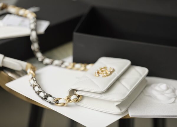 CHANEL 19 FLAP COIN PURSE WITH CHAIN WHITE 12CM - Image 6