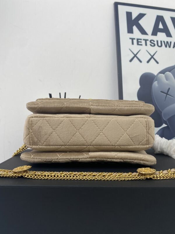 CHANEL QUILTED MINI CC SUEDE FLAP NUDE5 - Image 3