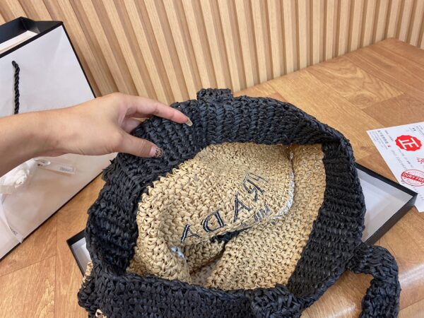 PRADA RAFFIA LARGE TOTE WITH BEIGE AND BLACK - Image 4