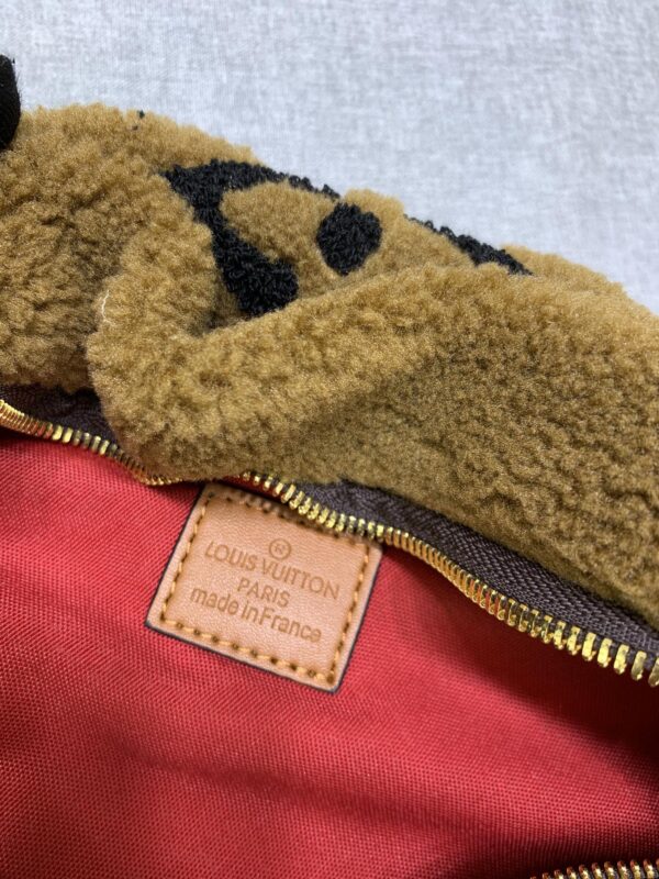 LOUIS VUITTON BUMBAG MONOGRAM TEDDY FLEECE BROWN - Image 8