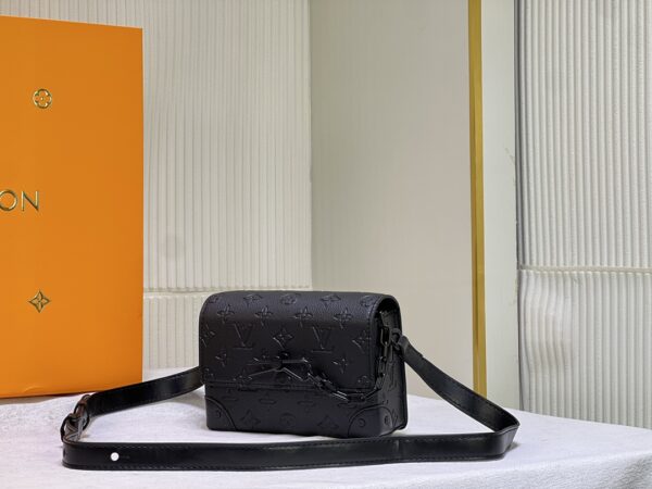 LOUIS VUITTON STEAMER WEARABLE WALLET BLACK 18CM M81746 - Image 7