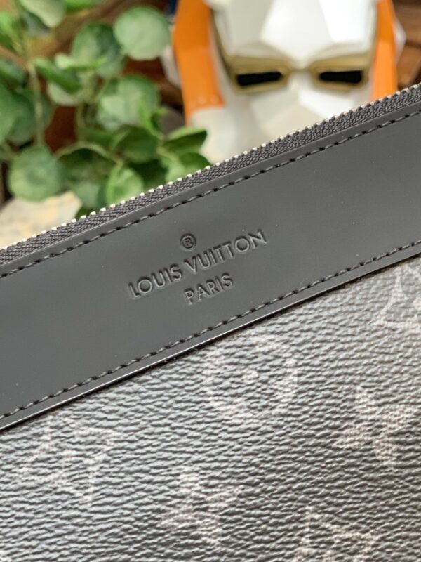 Louis Vuitton Discovery Pochette Monogram Eclipse Clutch M62291 - Image 3