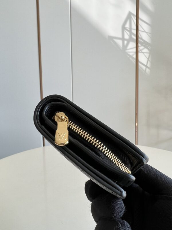 LOUIS VUITTON CLÉA WALLET BLACK M81139 - Image 5