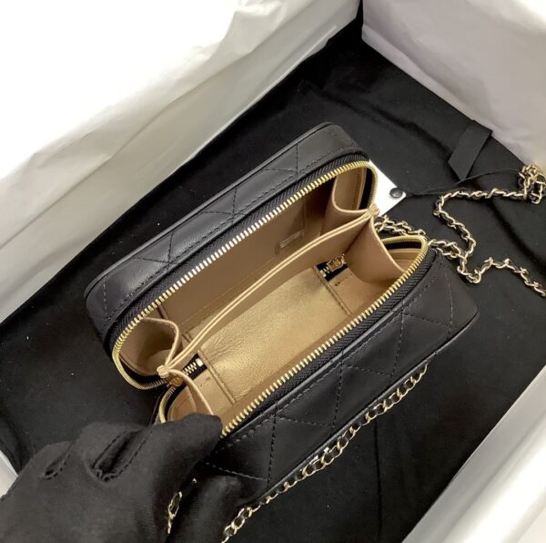 CHANEL MINI VANITY WITH GOLD PLATE 15CM - Image 8