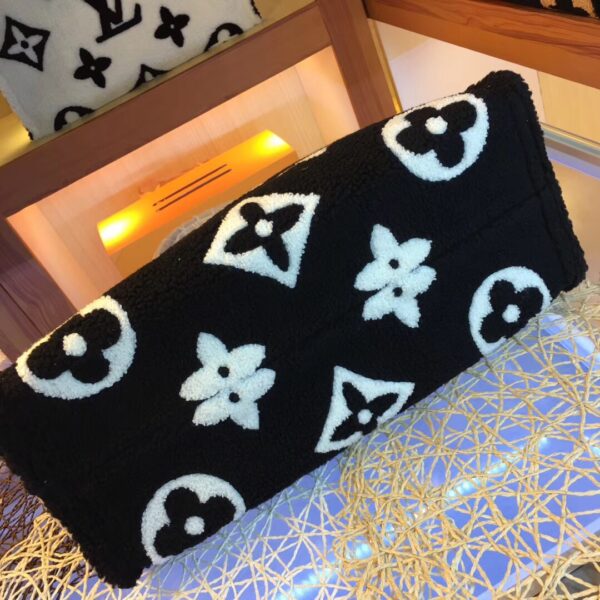 LOUIS VUITTON ONTHEGO MONOGRAM TEDDY FLEECE BROWN M55420 - Image 7