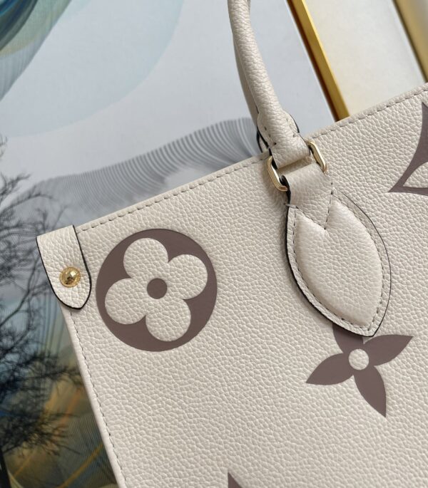 LOUIS VUITTON ONTHEGO MM 35CM WHITE M45490 - Image 6