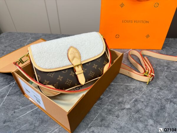 LOUIS VUITTON DIANE MONOGRAM 25CM M46317 - Image 8