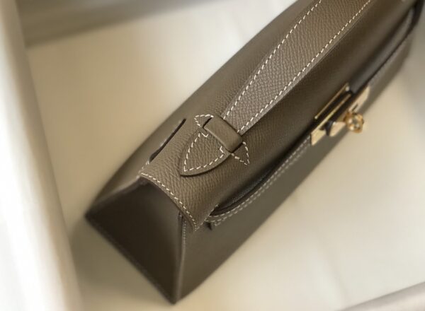 HERMES MINI KELLY POCHETTE GOLD TONED HARDWARE DARK BEIGE 22CM - Image 4